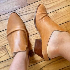 Chic Tan Leather Mules for Women